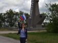Затята кримська сепаратистка вільно почувається в столиці України (фото)